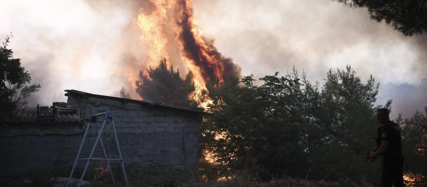 Πυροσβεστική: Η ενημέρωση για τις φωτιές που καίουν τη χώρα
